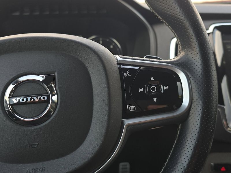 Volvo XC90 (2018) R Design D5 173kw 4x4, tažné, - fotka 13 z 27