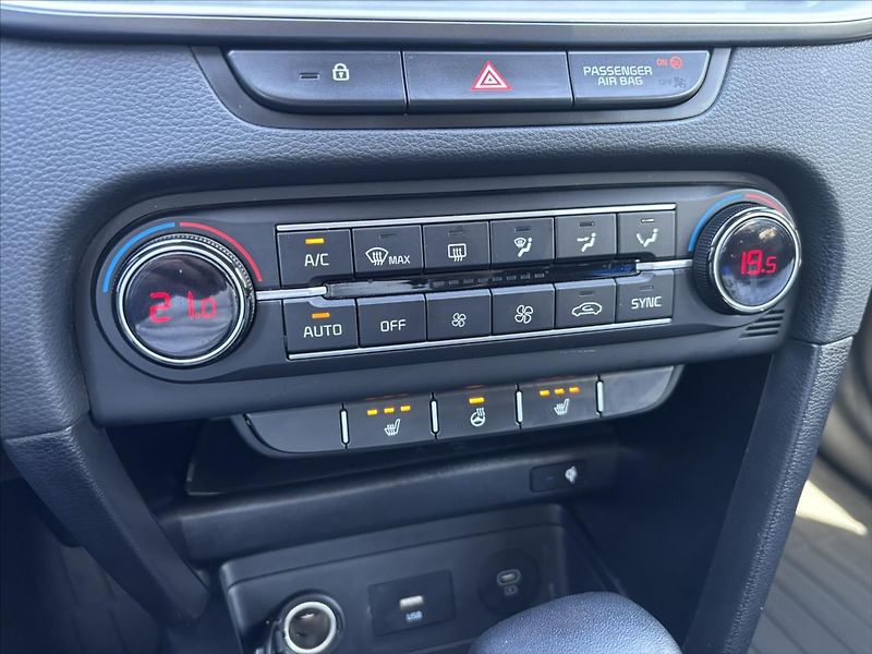 Kia Ceed 1,5 TGDi AT TOP PLNÝservisKIA - fotka 27 z 44