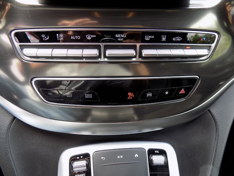 Mercedes-Benz Třídy V (2021) 300d/4Matic/Long/AMG/AirMatic/ - fotka 38 z 49