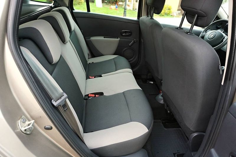 Renault Clio (2009) 1,2 16V 55 kW - fotka 17 z 33
