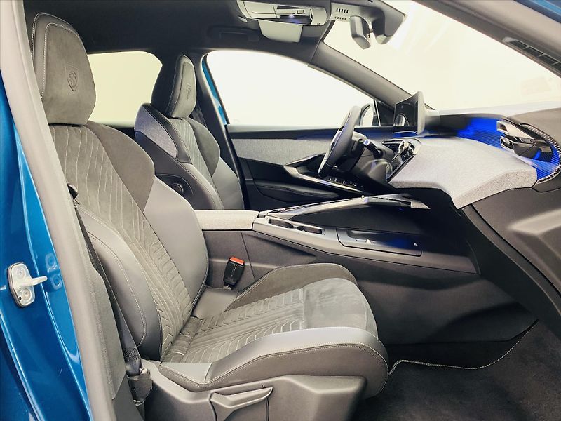 Peugeot 3008 1,2 e-DCS6 Hybrid Allure - fotka 8 z 24