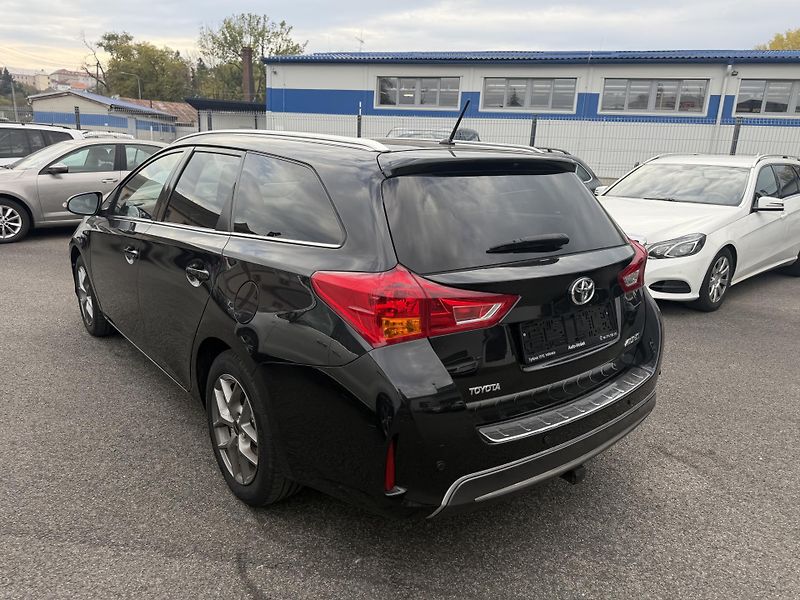 Toyota Auris 1.6i, kamera, tažné - fotka 2 z 17
