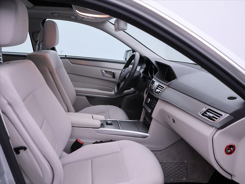 Mercedes-Benz Třídy E 3,5 E 400 Serv.kniha LED - fotka 12 z 37
