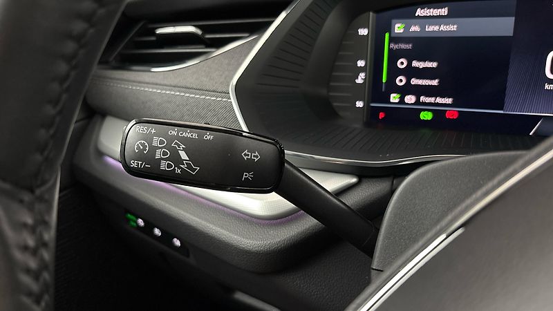 Škoda Octavia 2.0 TDI DSG Style Combi - fotka 14 z 26