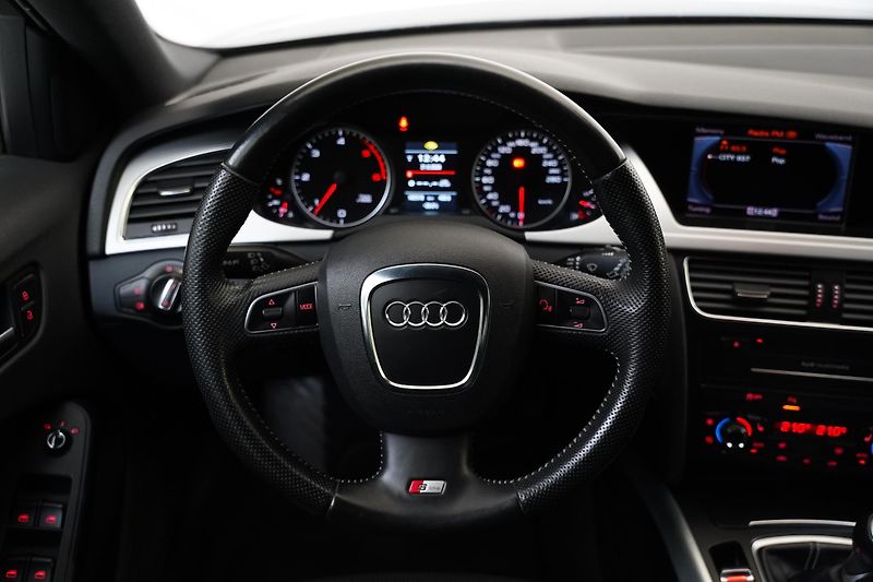 Audi A4 - fotka 18 z 25