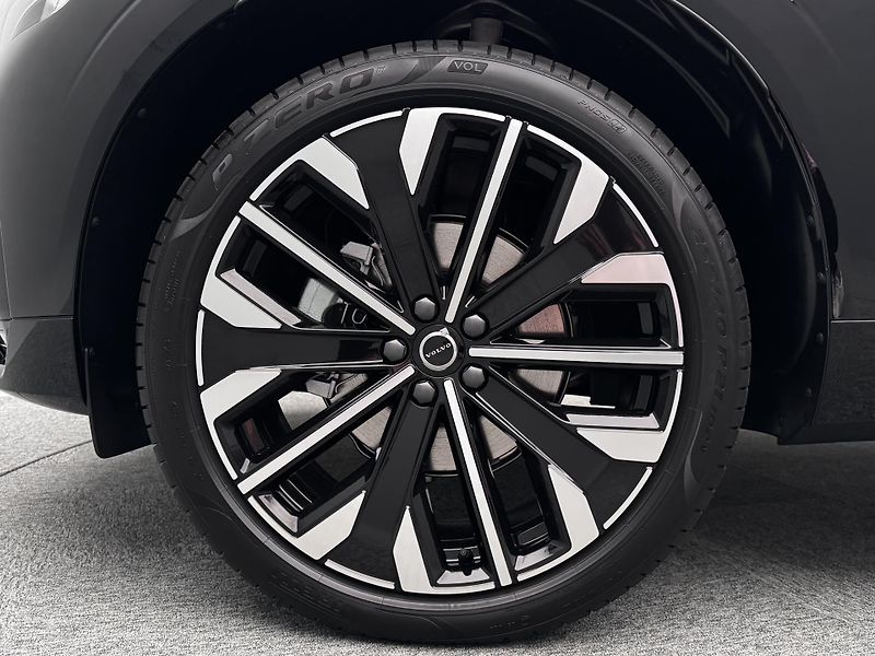 Volvo XC60 (2026) B5 AWD AUT DARK PLUS - fotka 16 z 22