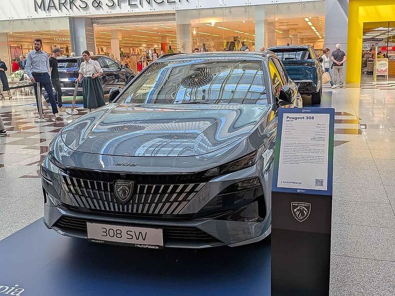 Lidé poprvé v Česku uvidí nové modely vozů Alpine A390 a Mitsubishi Eclipse Cross v brněnské Olympii. Výstava potrvá do konce května a její součástí budou i testovací jízdy.