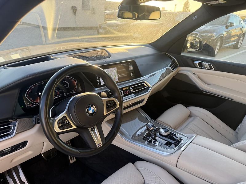 BMW X5 xDrive40i - fotka 5 z 6