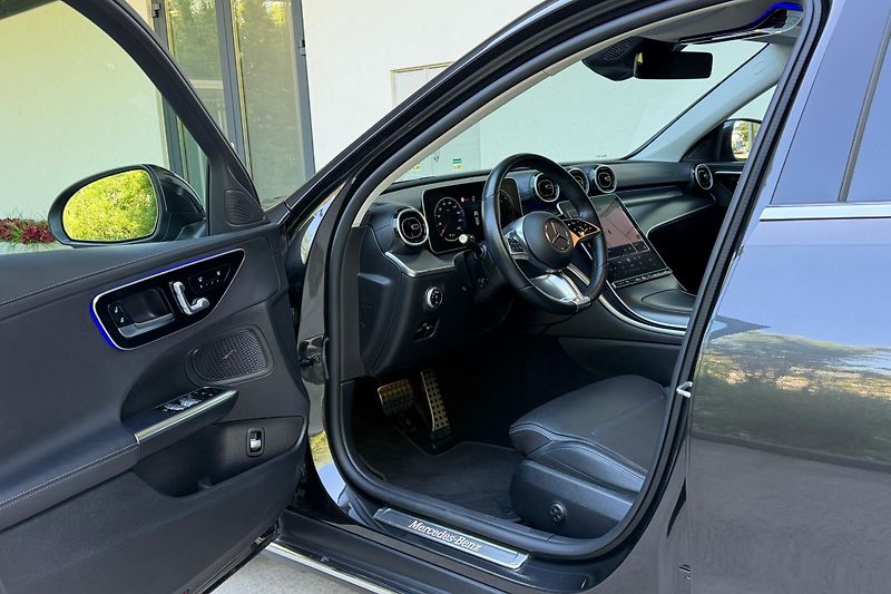 Mercedes-Benz Třídy C (2023) C 220d 4Matic Allterrain - fotka 33 z 125