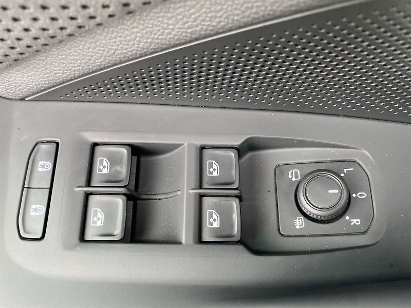 Škoda Superb (2025) Combi 2,0 TDI 4x4 DSG Sportlin - fotka 18 z 32