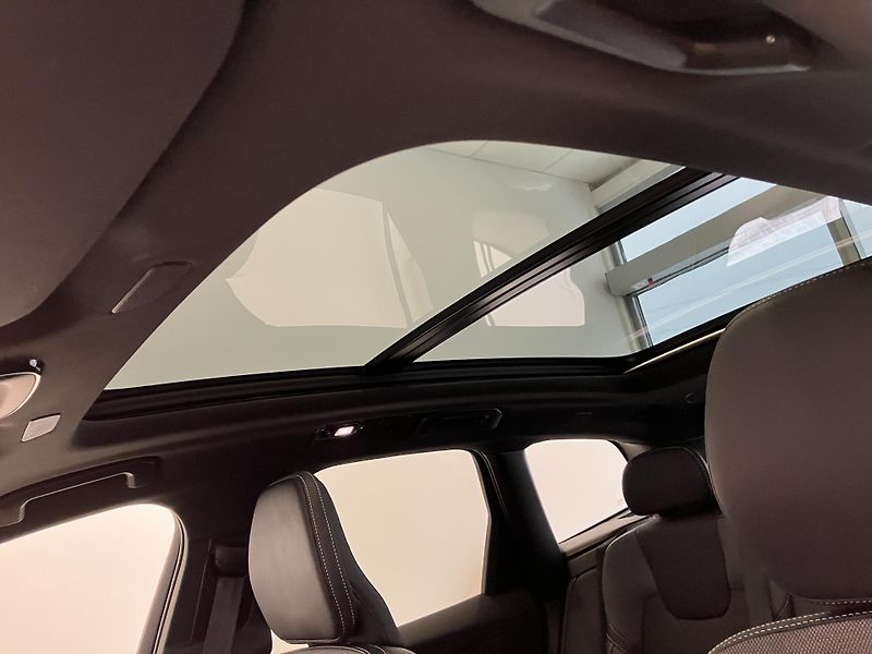 Volvo XC60 T6 AWD Black Edition Plus AT8 - fotka 43 z 47