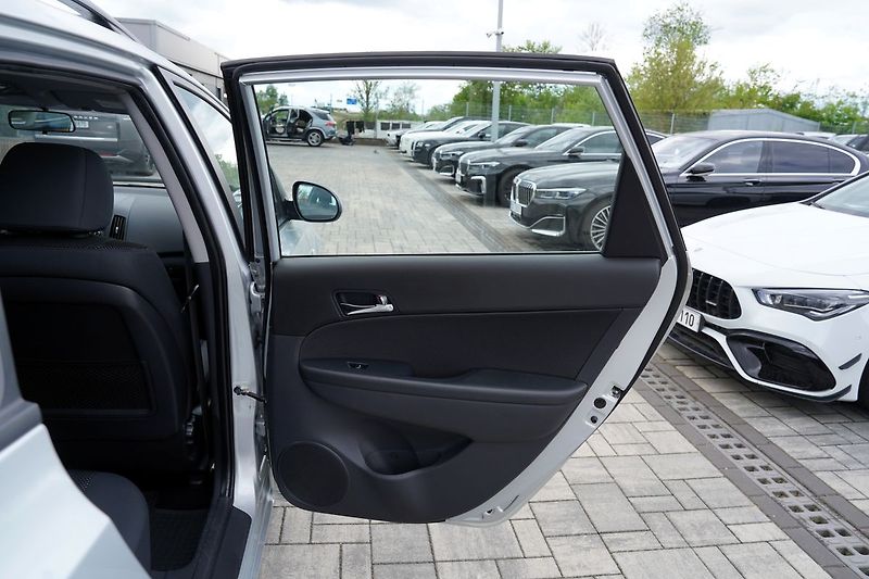 Hyundai i30 1.6 CRDI-16V/90 PS/ČR - fotka 17 z 38