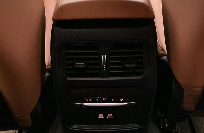 BMW i4 M50 xDrive GC SoH 96% Hnědý in - fotka 13 z 19
