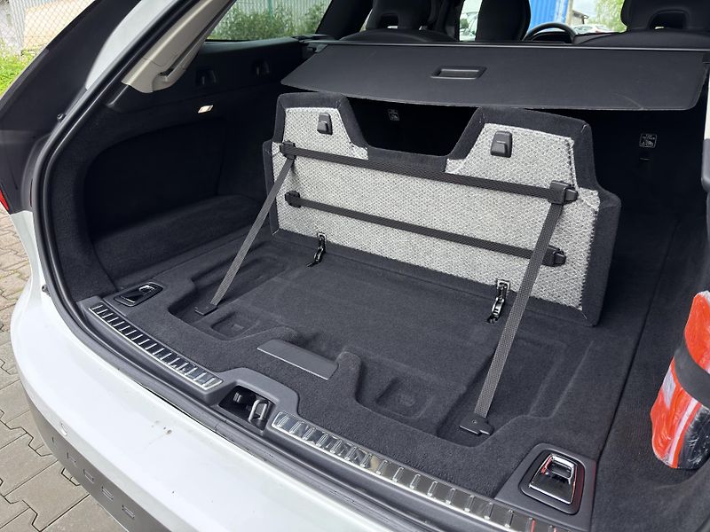 Volvo V90 CC B5 AWD (benzín) //REZERVACE - fotka 17 z 46