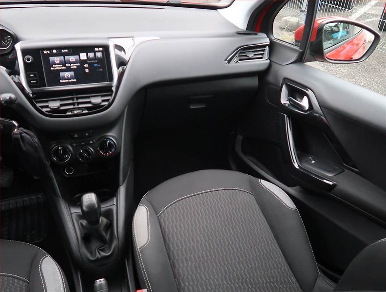 Peugeot 208 (2016) 1.6 BlueHDi, Serv.kniha - fotka 8 z 17