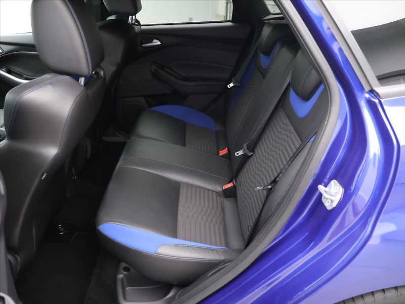 Ford Focus 2,0 EB 184kW ST Aut.klima - fotka 14 z 34