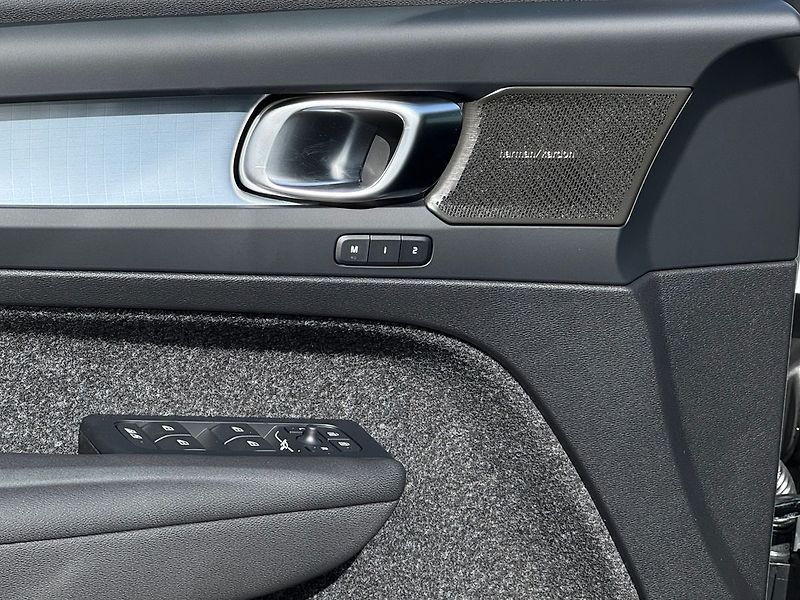 Volvo XC40 (2026) ULTRA B4, 360°, PIXEL LED - fotka 15 z 31