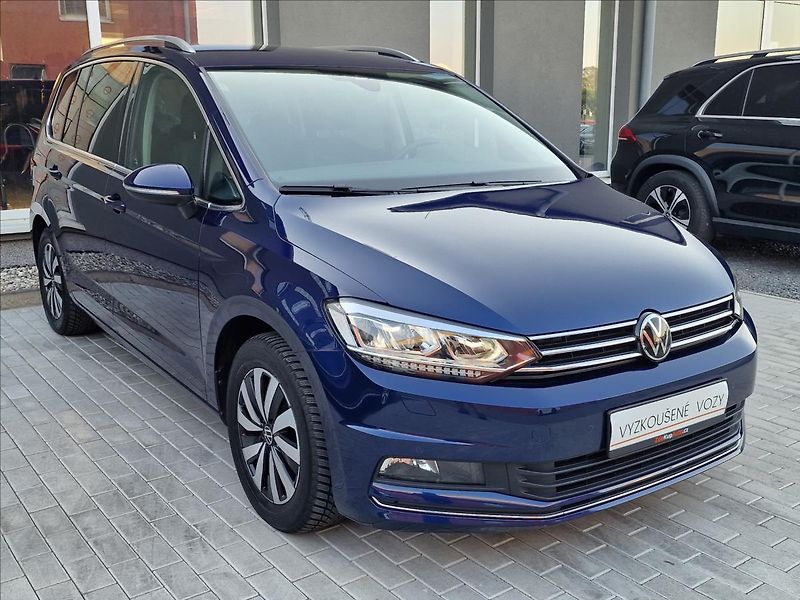 Volkswagen Touran 1.5 TSI DSG Evo Highline,ČR - fotka 3 z 50