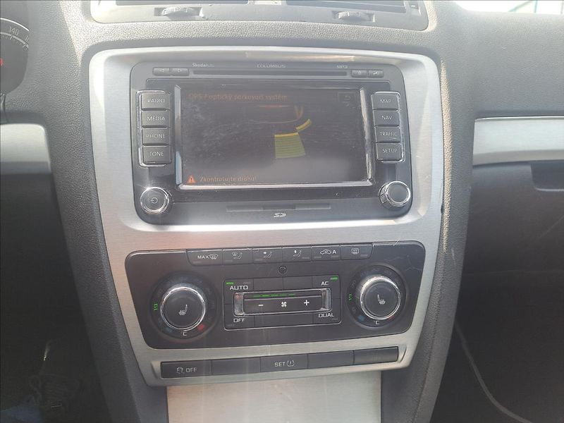 Škoda Octavia 2,0 TDI RS DSG - fotka 11 z 14