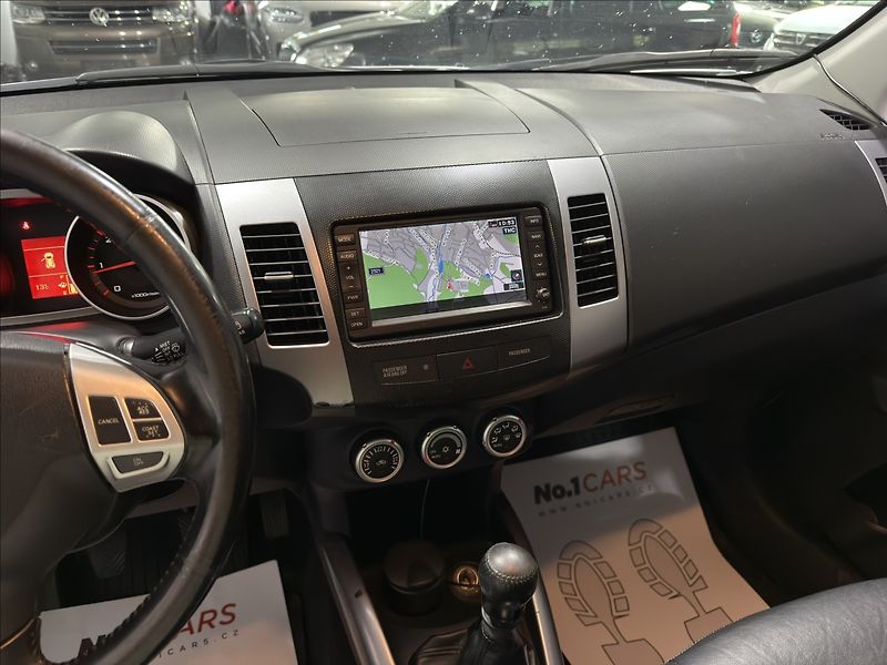 Citroën C-Crosser 2,2   HDI AWD EXCLUSIVE XENON - fotka 11 z 38