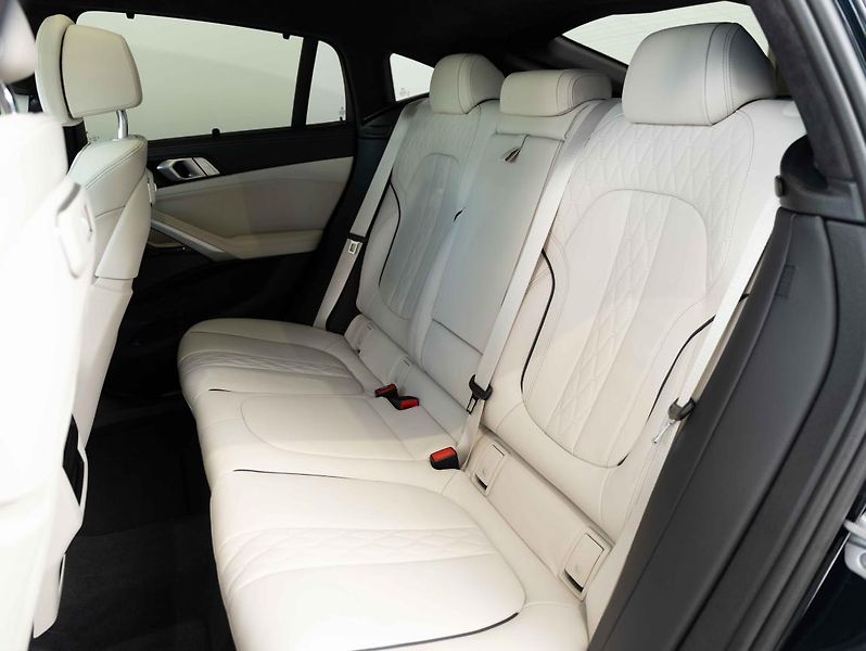 BMW X6 xDrive30d - fotka 22 z 24
