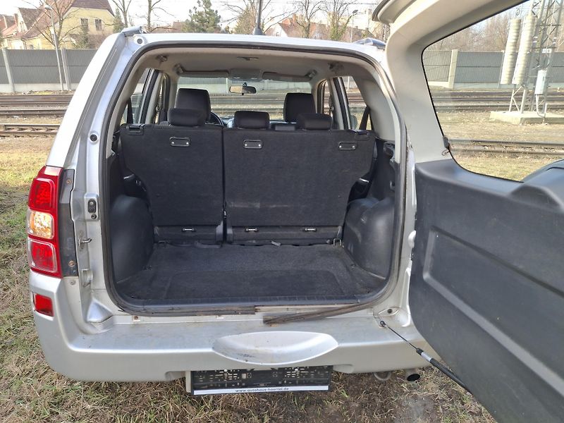 Suzuki Grand Vitara 2.0 benzin 103 kw 4x4 - fotka 8 z 20