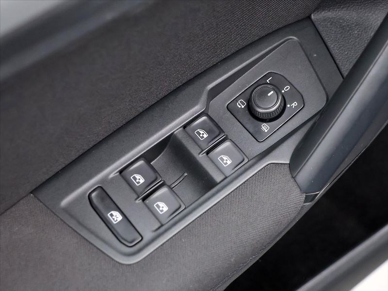Volkswagen Tiguan 1.4 TSI 110kW LED Navi 1.Maj. - fotka 13 z 29
