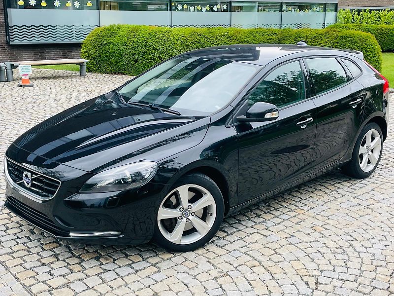 Volvo V40 2.0D3 5VÁLEC MANUÁL 1MAJITEL - fotka 4 z 41