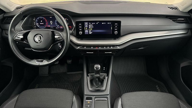 Škoda Octavia 2.0 TDI Ambition Combi - fotka 8 z 24