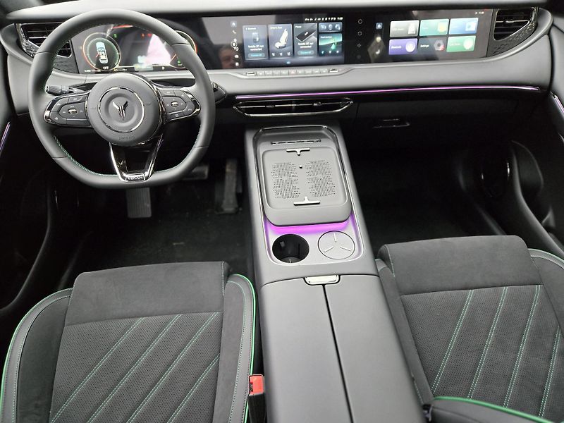 Dongfeng Voyah Free REV 318 (2025) REV 318 AWD Hybrid - fotka 14 z 17