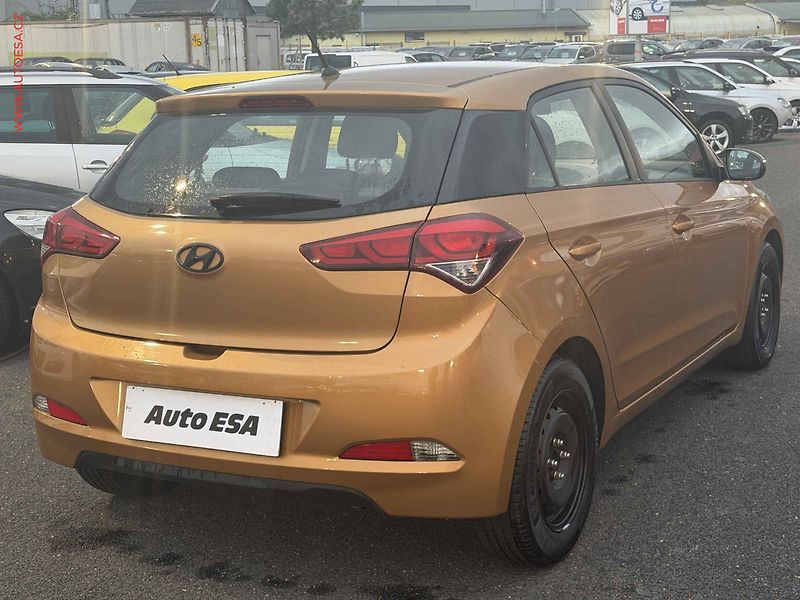 Hyundai i20 (2016) 1.2i, 1.maj,ČR, Family+ Club - fotka 4 z 15