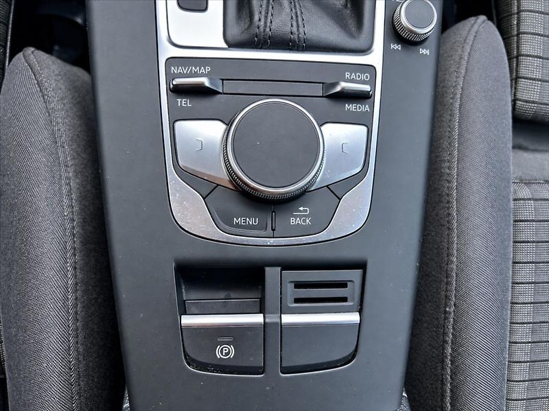 Audi A3 35 TFSi  LED  KLIMA  110kw - fotka 35 z 41