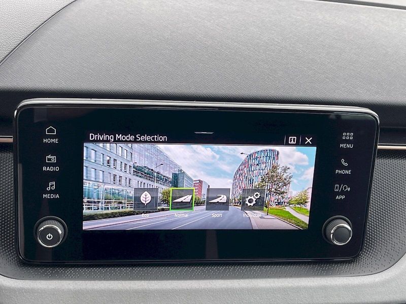Škoda Kamiq (2025) 1.5 TSI 110 kW Top Selection - fotka 16 z 33