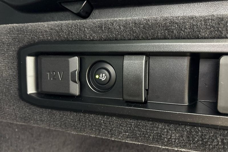 BMW Řada 5 řady 5 | 520d xDrive - fotka 11 z 24