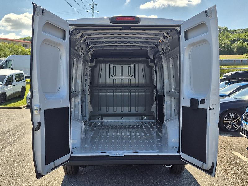 Peugeot Boxer (2026)  3500 L3H2 BlueHDi 140 MAN6 - fotka 9 z 18