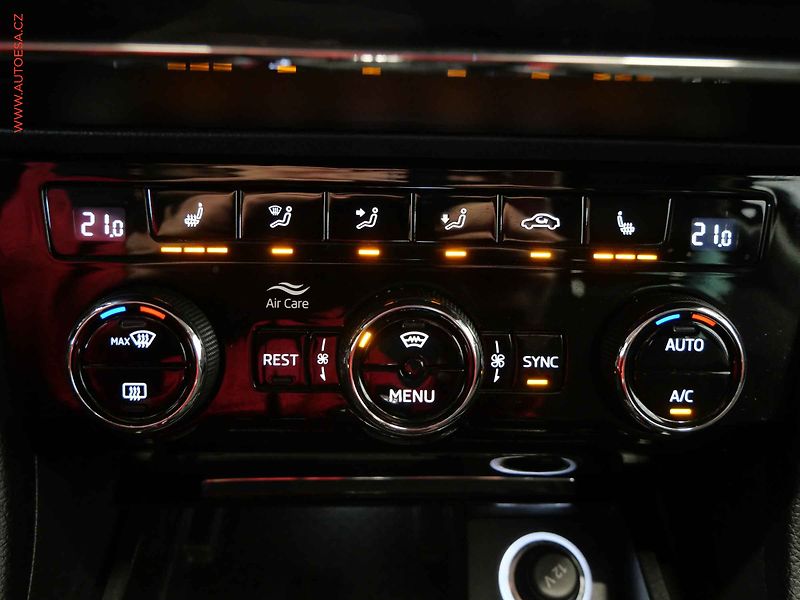 Škoda Superb (2019) 2.0 TDI, DSG, navi, xenon - fotka 17 z 22
