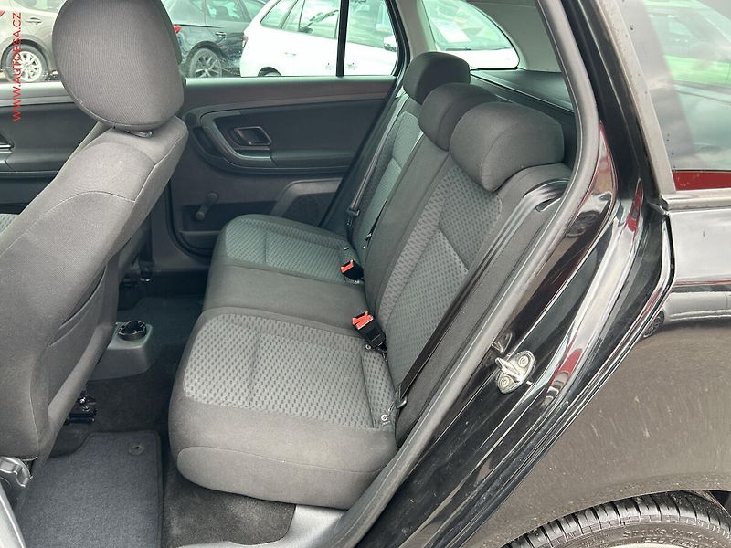 Škoda Fabia (2011) 1.2TSi, AC, výhřev sed. - fotka 10 z 15