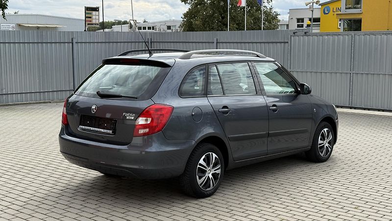 Škoda Fabia (2010) 1.4 16V*63kW*AMBIENTE*PĚKNÁ* - fotka 3 z 21