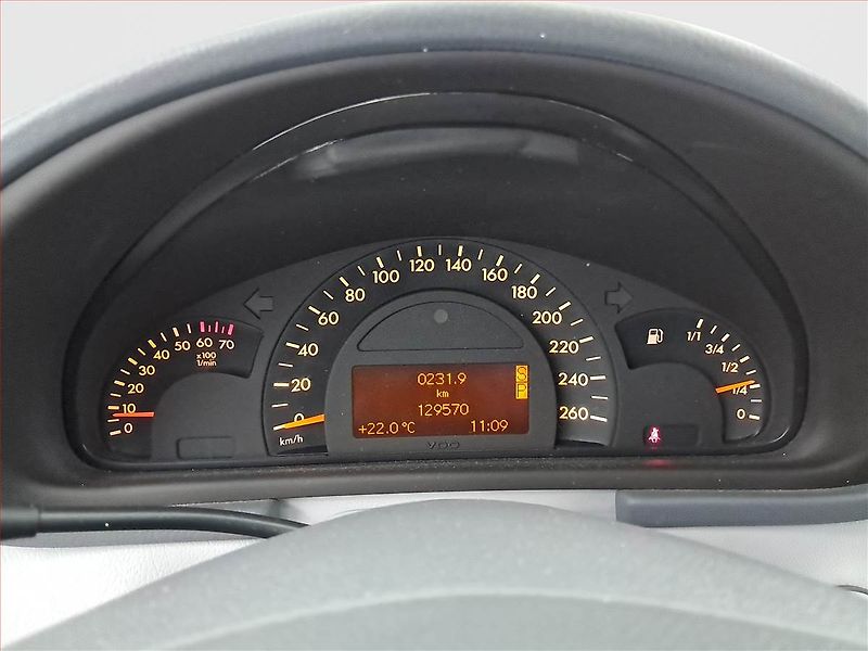 Mercedes-Benz Třídy C (2003) C 240 4MATIC, 4X4, Automat - fotka 11 z 17