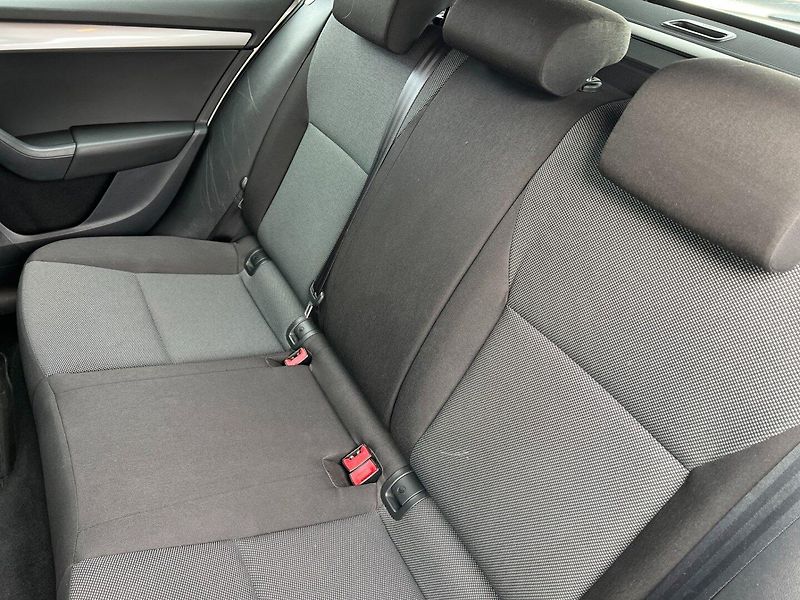 Škoda Octavia (2014) 1.6TDi 77kW! 2x kola! 1.maj+ČR - fotka 15 z 18