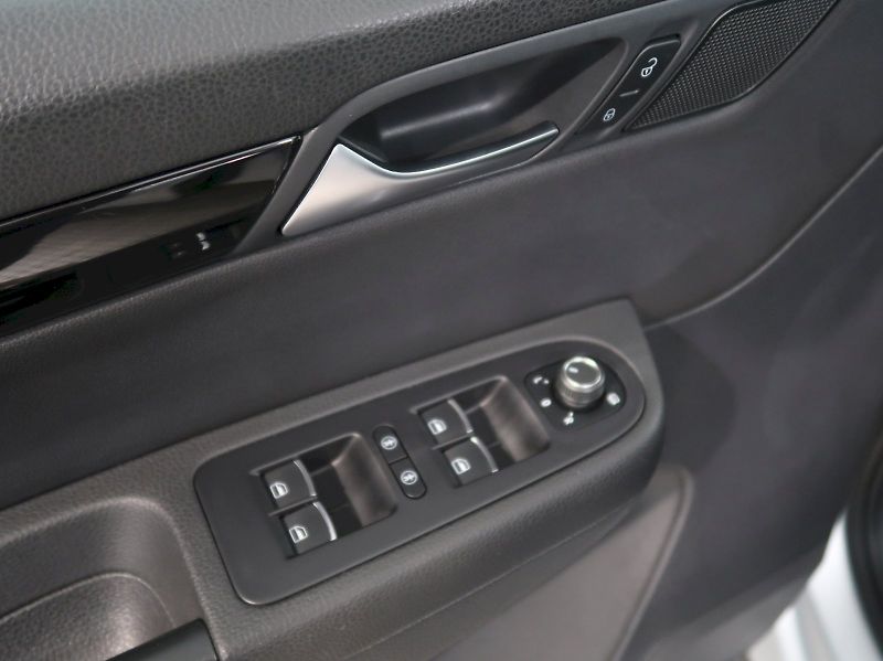 Volkswagen Sharan (2019) HIGHLINE 2.0TDI 4x4 DSG 7MÍST - fotka 39 z 45