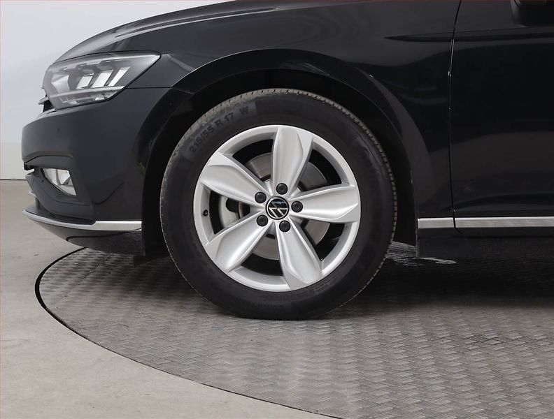 Volkswagen Passat (2021) Elegance 2.0 TDI - fotka 15 z 22