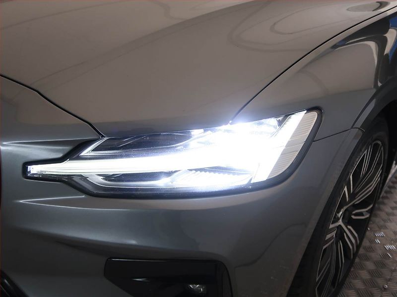 Volvo V60 (2021) R-Design B4 - fotka 27 z 29