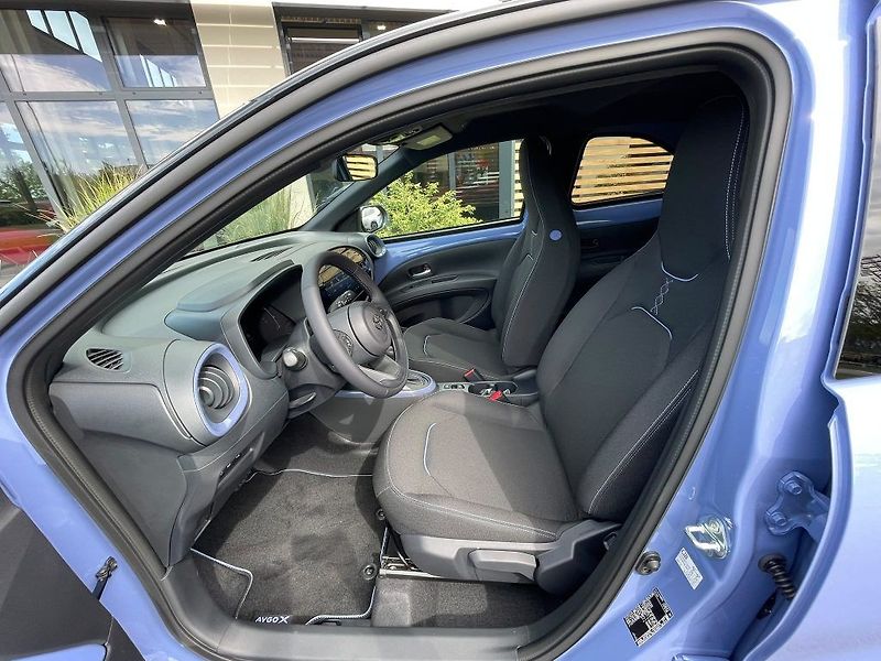 Toyota Aygo 1.5 Hybrid automat Style Smart - fotka 7 z 27