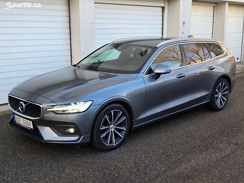 Volvo V60 (2020) 2.0 D4 AWD 4x4 Automat - fotka 2 z 37