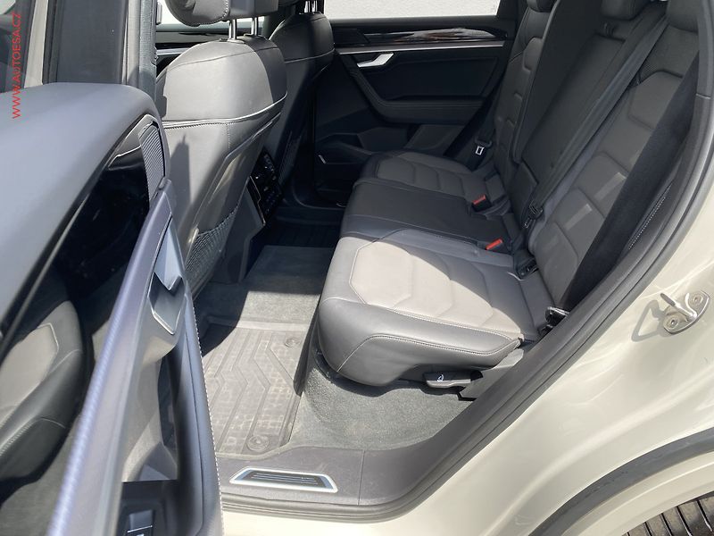 Volkswagen Touareg (2021) 3.0 TDi 4x4, 1.maj,ČR, R - fotka 10 z 32
