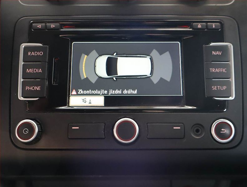 Volkswagen Touran (2014) 1.6 TDI, Navi, Tempomat - fotka 19 z 20