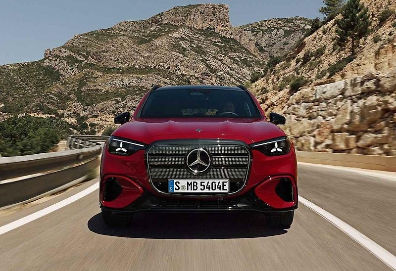 Nový Mercedes-Benz GLC s technologií EQ se bude nabízet souběžně s původní verzí se spalovacími motory.