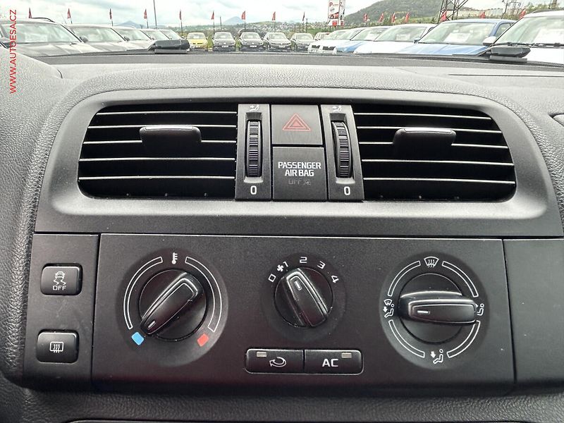 Škoda Fabia (2011) 1.2TSi, AC, výhřev sed. - fotka 13 z 15