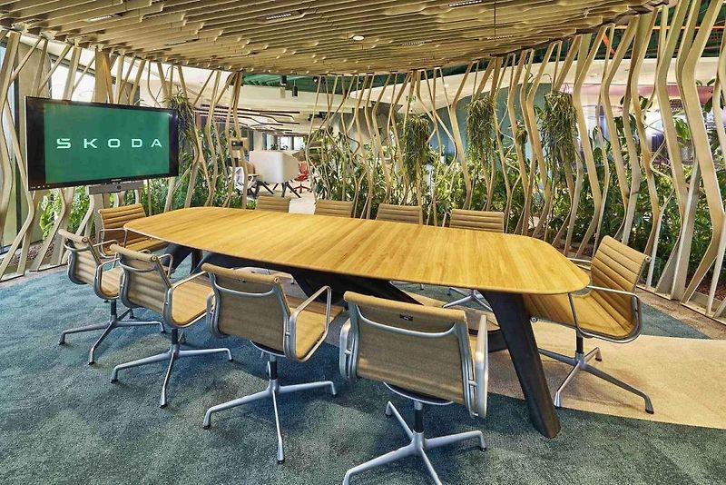 Škoda Auto v Praze otevřela nové futuristické kanceláře. Kladou důraz na udržitelnost.